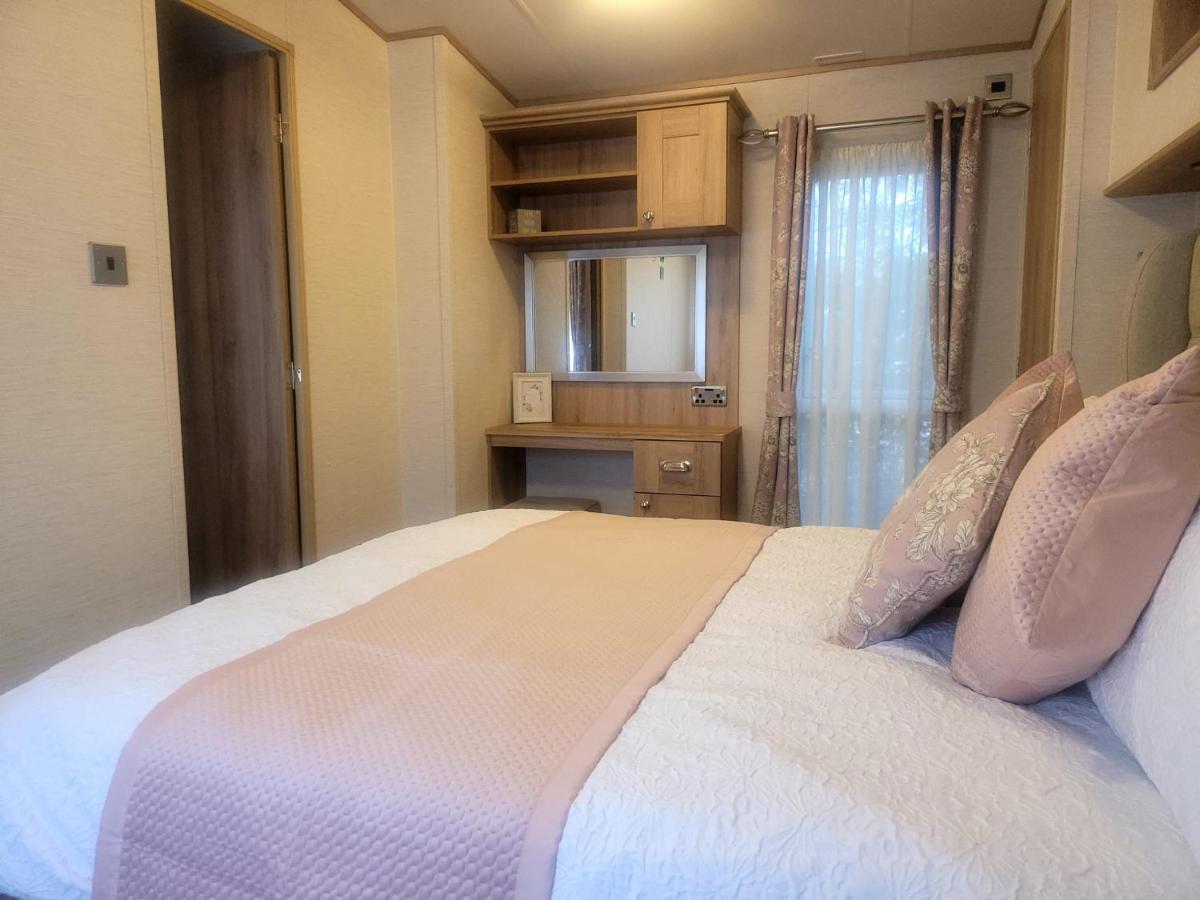 New Forest 2-bed Premium Home, Hoburne Bashley Park,new Milton, Park Leisure Pass At An Additonal Cost Campsite New Milton